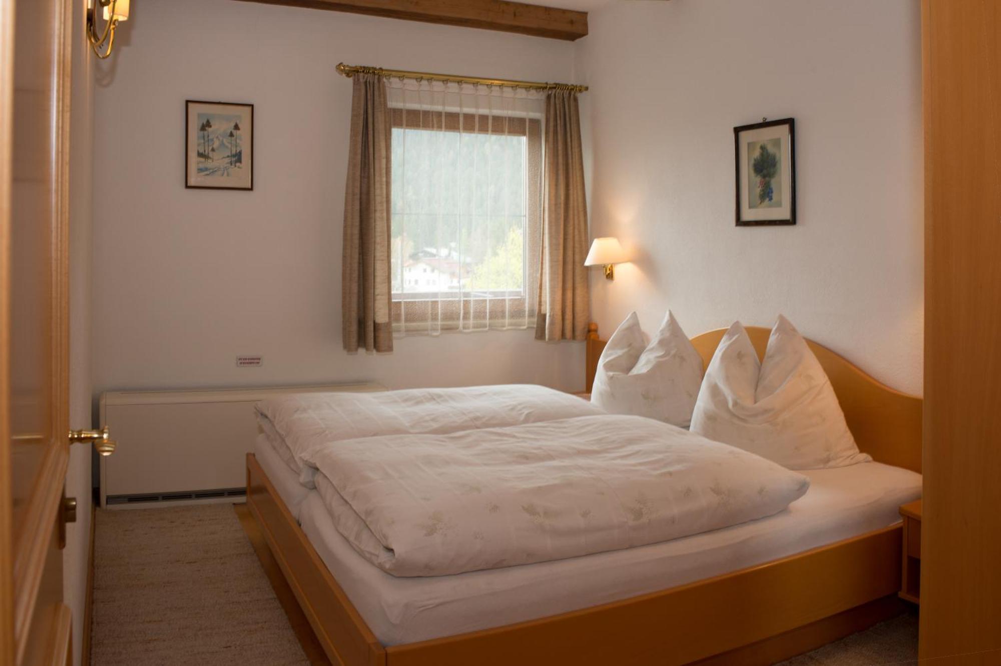 Kreuzhof Seefeld Seefeld in Tirol Bilik gambar